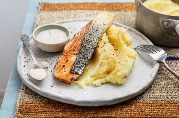 Saumon grillé au curry et sauce au fromage blanc